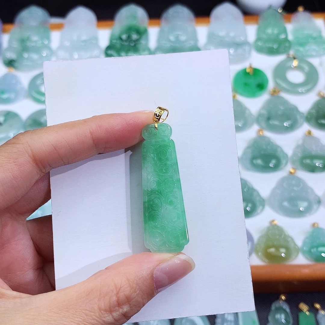 翡翠18K金镶嵌颈饰翡翠吊坠