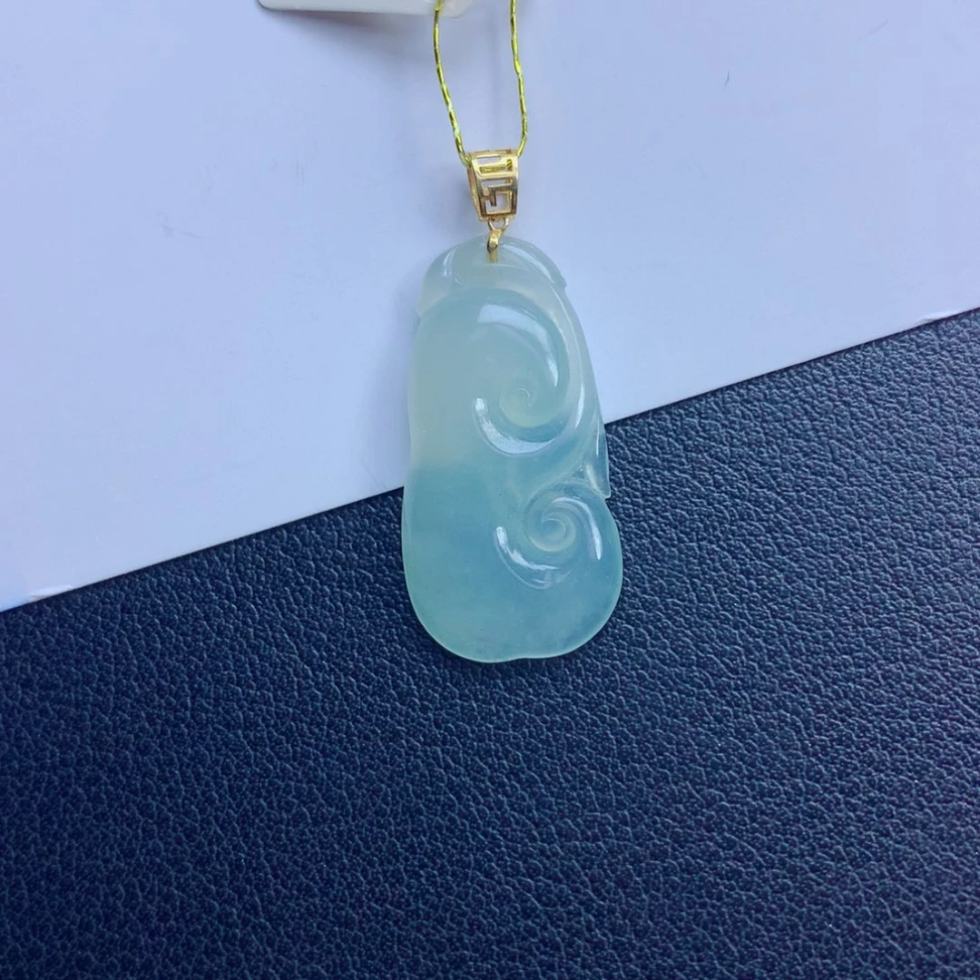 翡翠未镶嵌颈饰如意