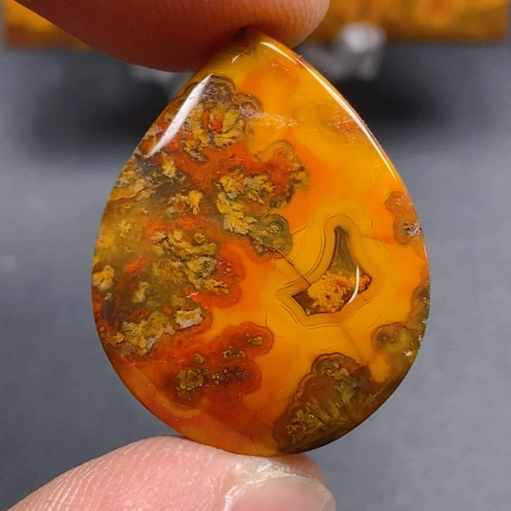 玛瑙/玉髓颈饰未镶嵌是*是