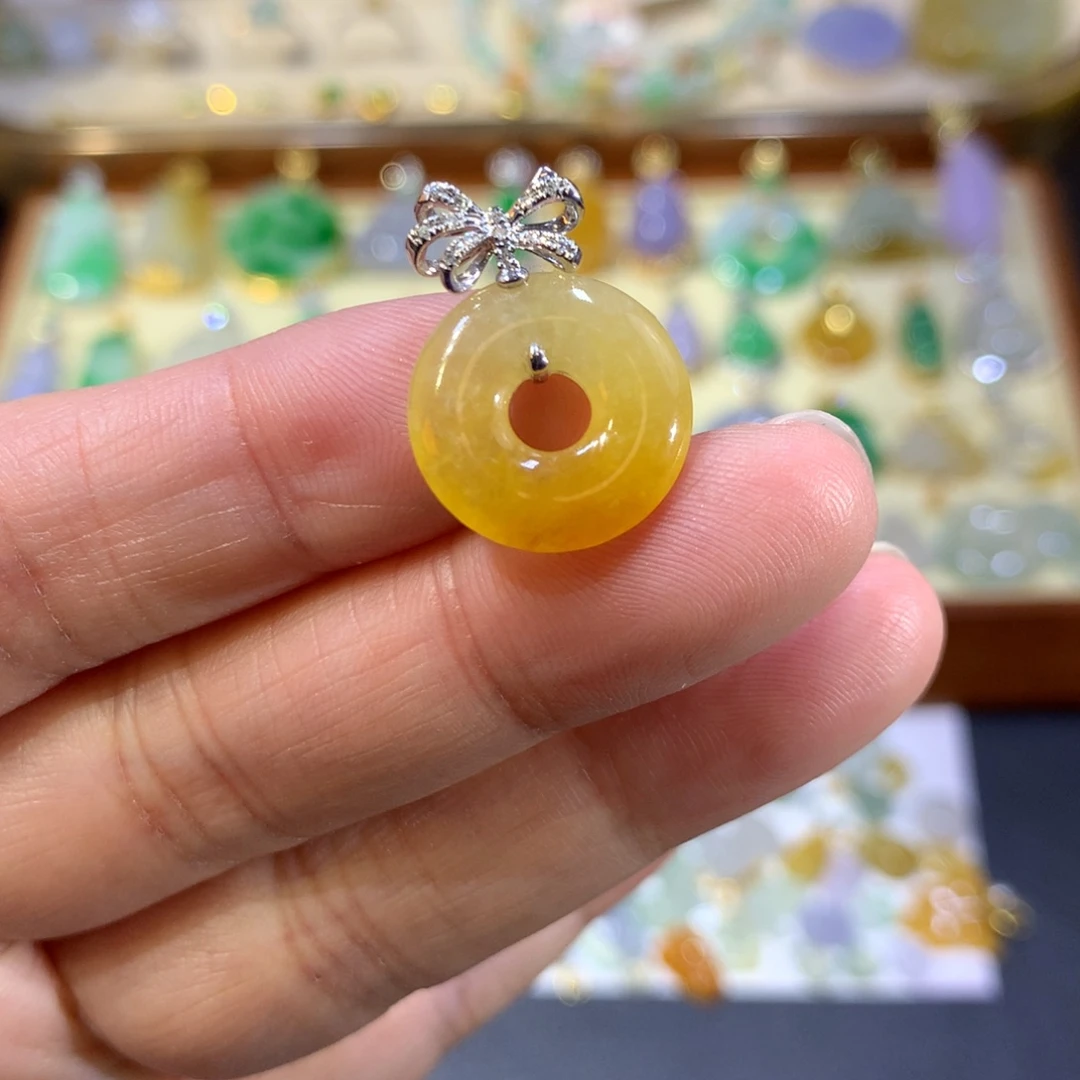 颈饰18K金镶嵌翡翠