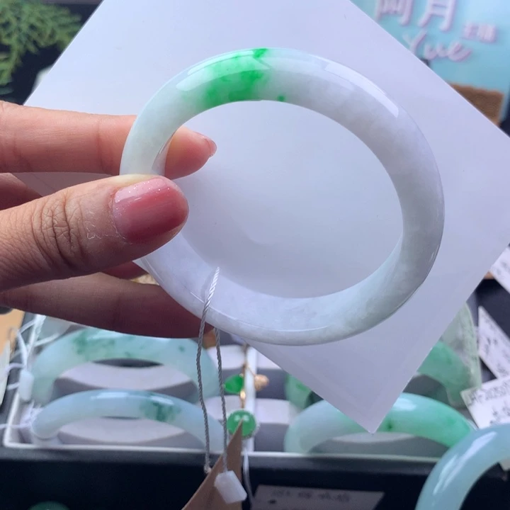 未镶嵌手镯翡翠天然翡翠手镯