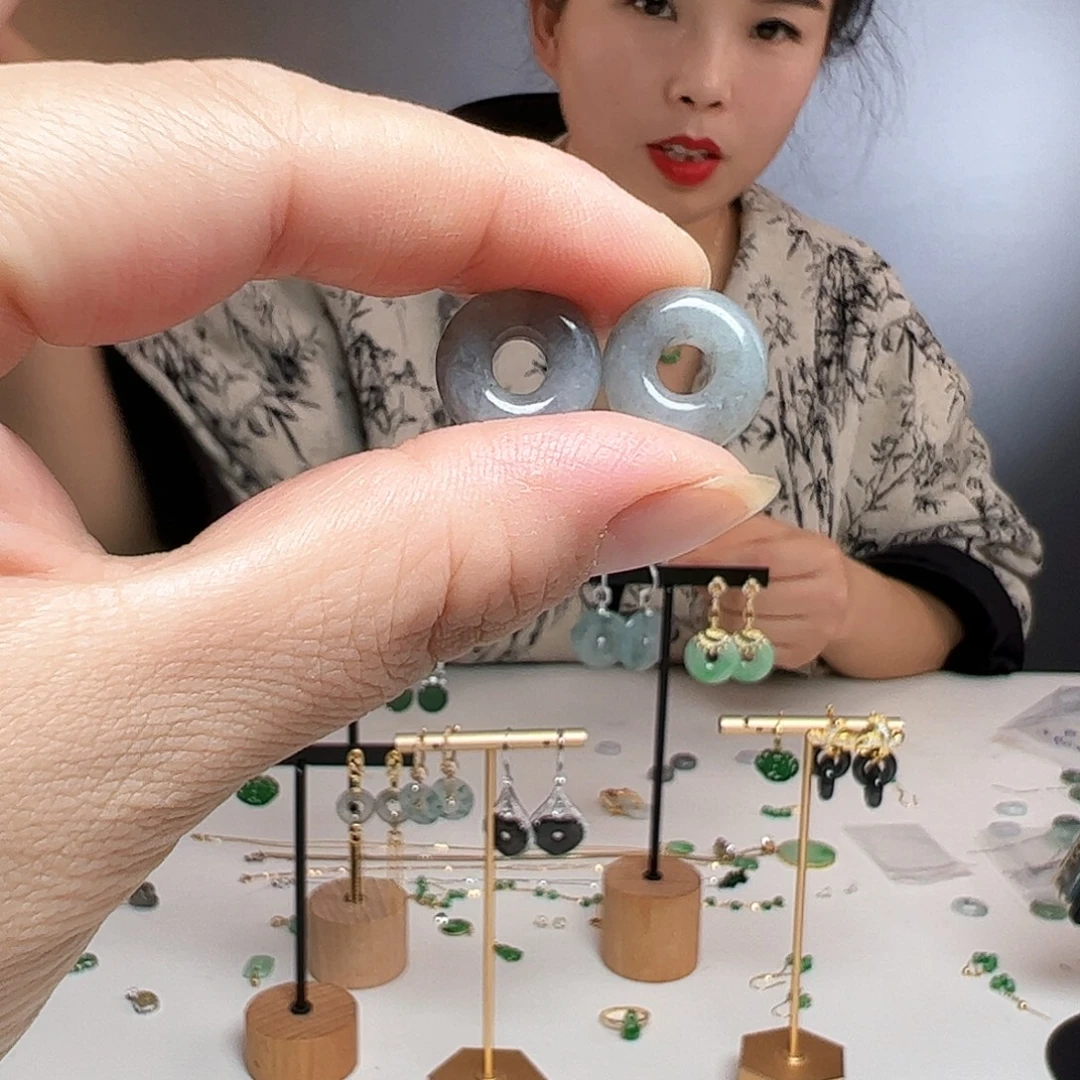 伊****翡翠未镶嵌耳饰天然翡翠