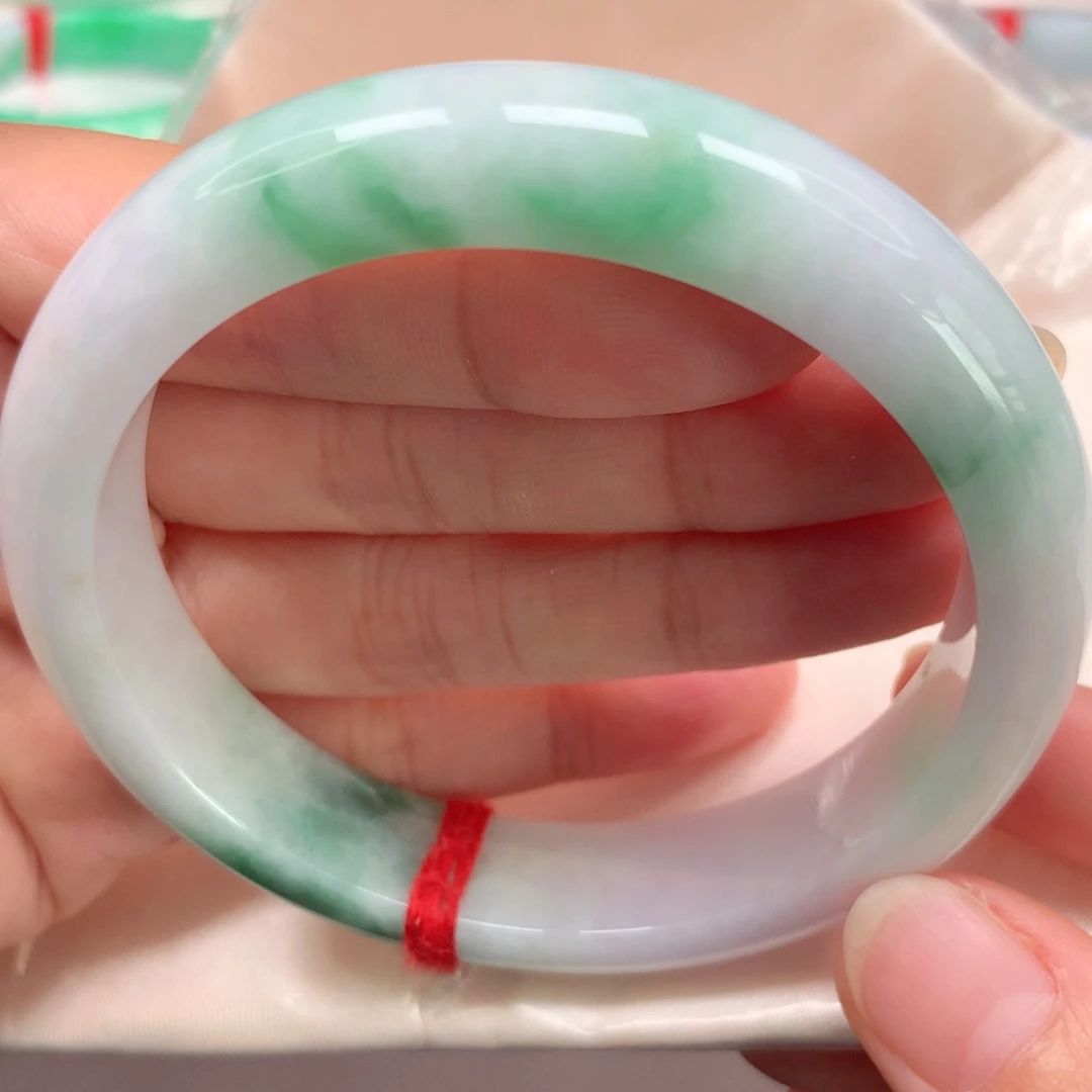 翡翠未镶嵌手镯白底青