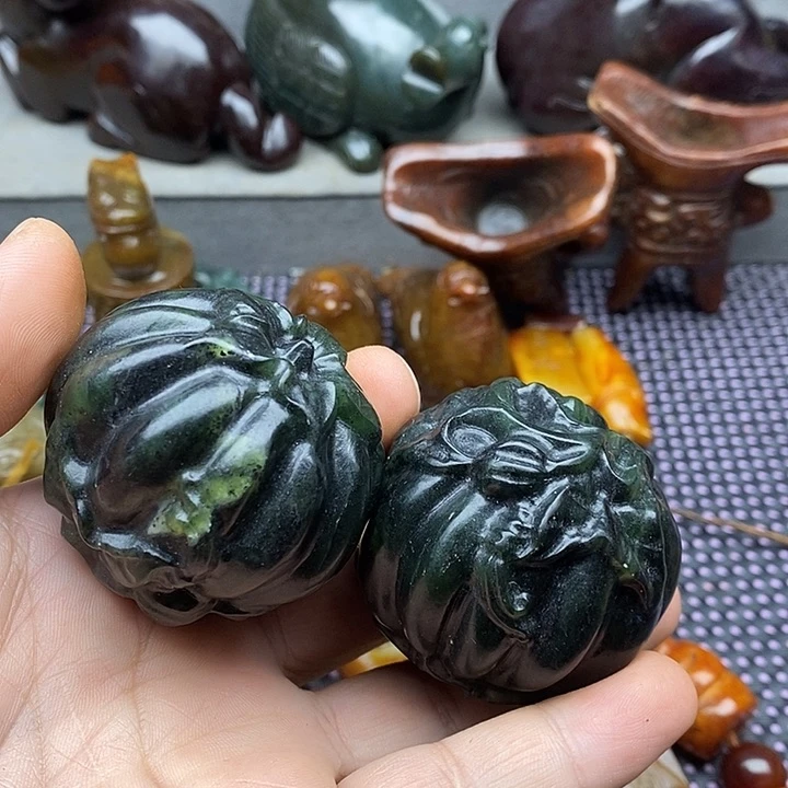 未镶嵌蛇纹石玉颈饰玉****三