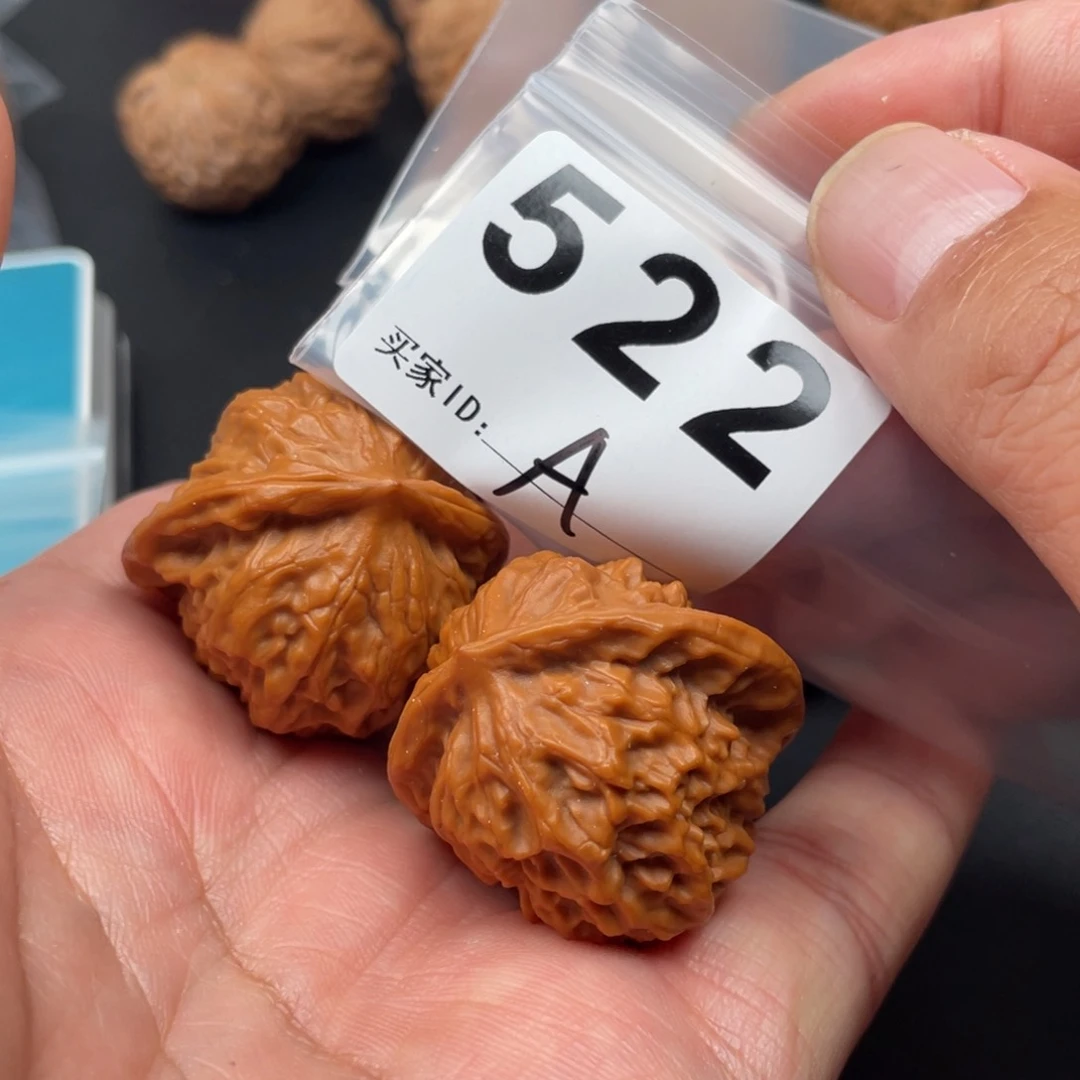 文玩核桃吊坠梦****营瓷娃娃