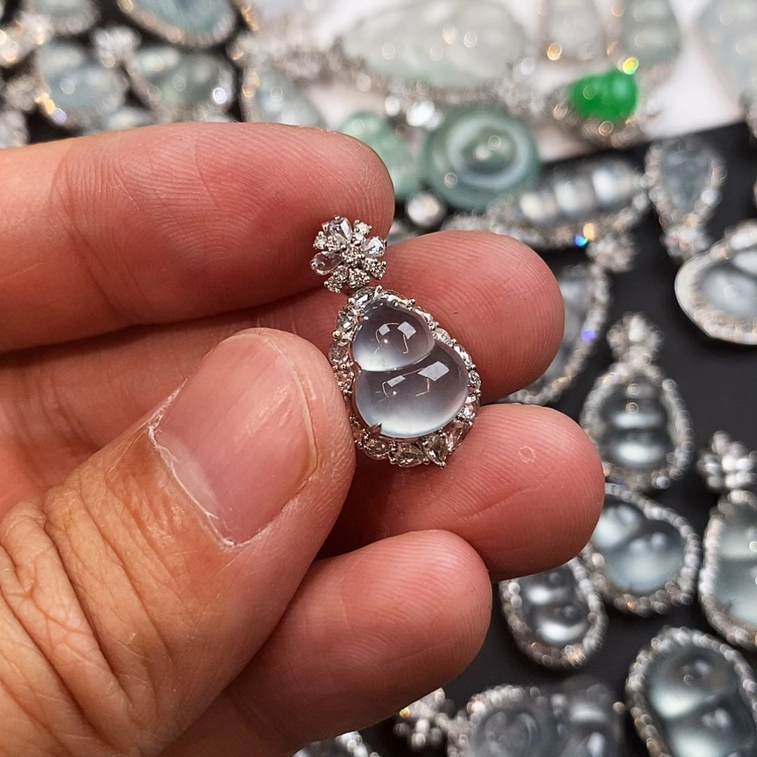 翡翠18K金镶嵌颈饰