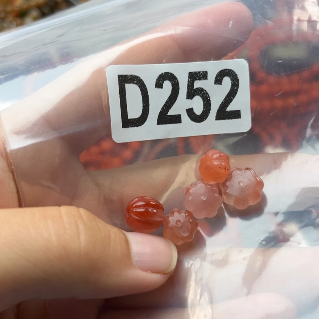 南红玛瑙未镶嵌珠宝奇石