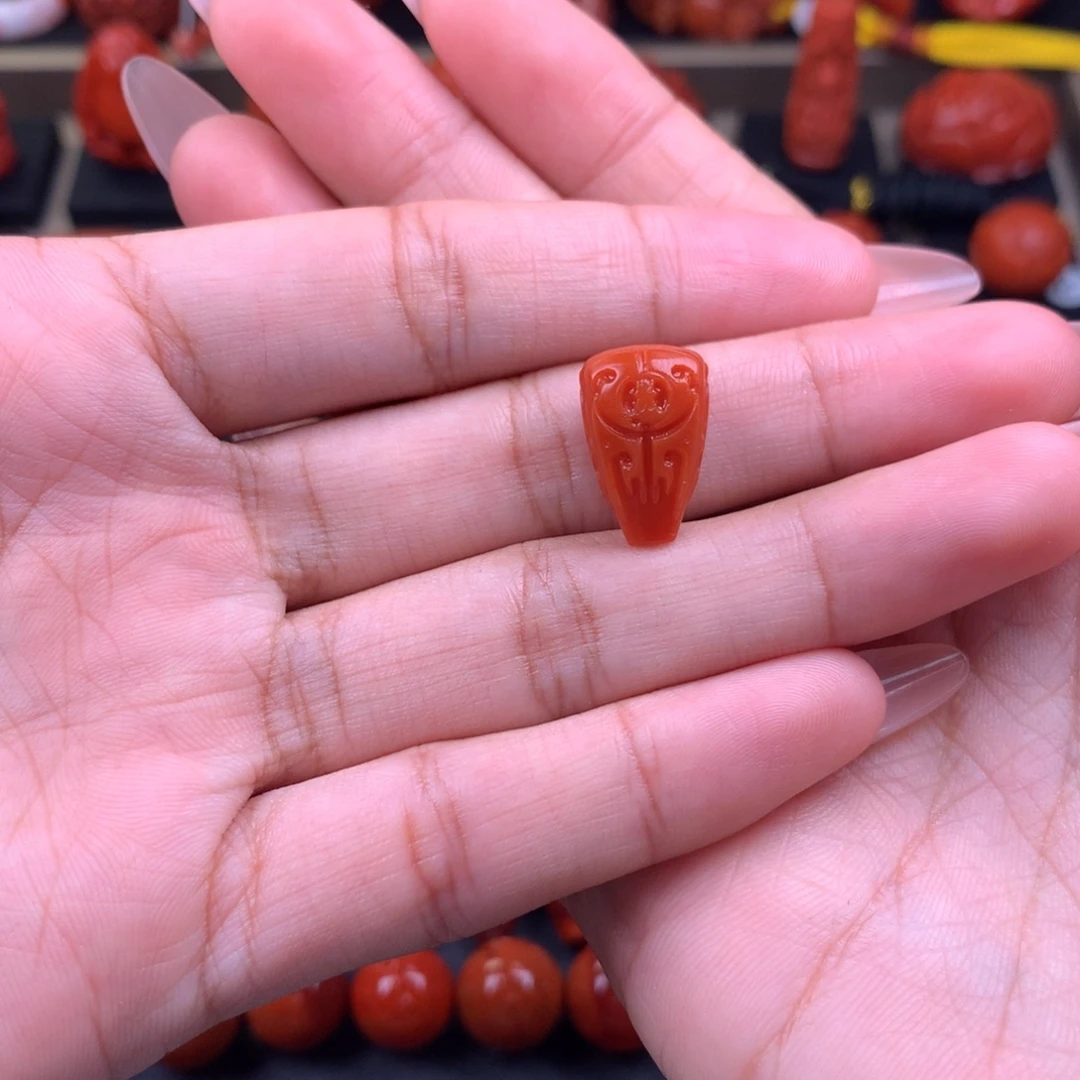 南红玛瑙未镶嵌博古纹三通10+