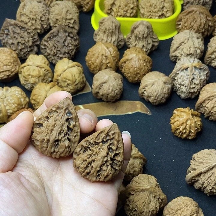 蜡***笔文玩核桃    小佛肚