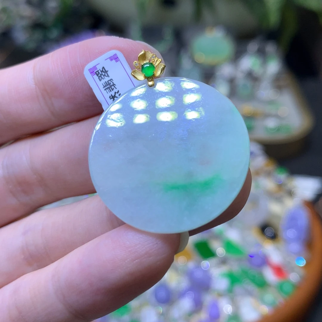 颈饰18K金镶嵌翡翠