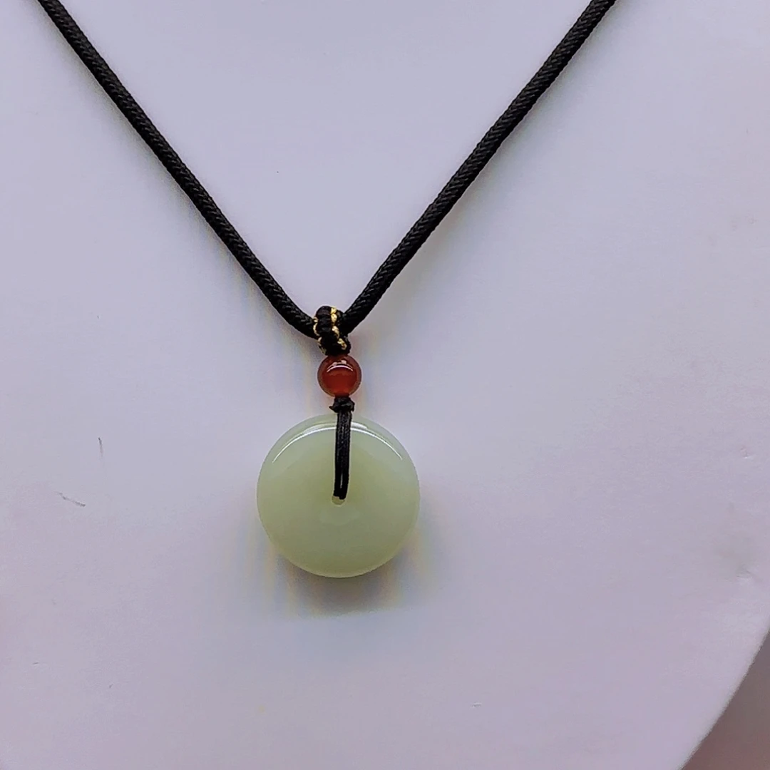 和田玉未镶嵌吊坠(赠链)
