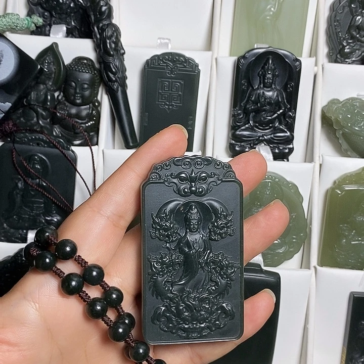 颈饰未镶嵌和田玉（青玉）