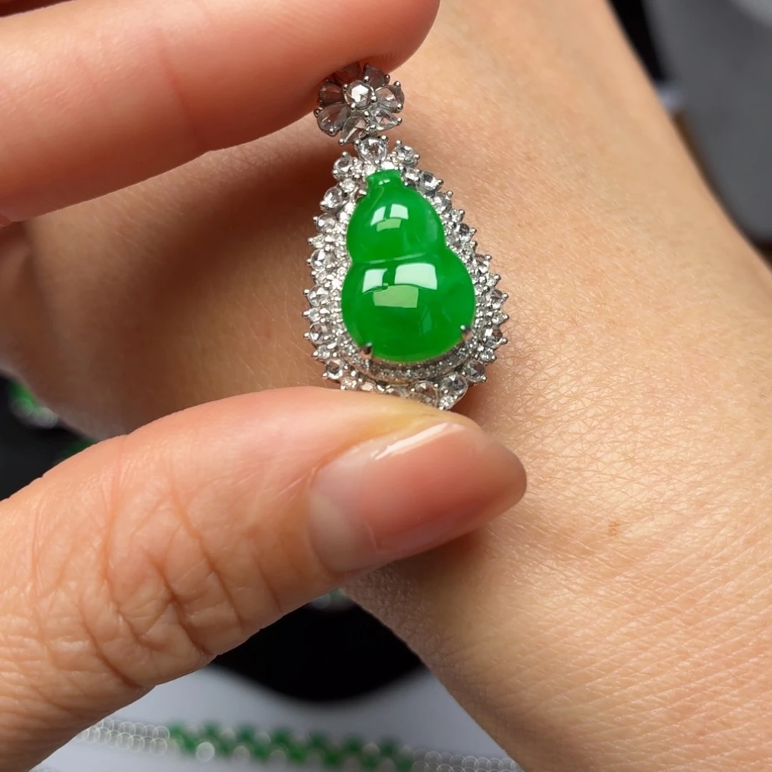 翡翠18K金镶嵌戒指