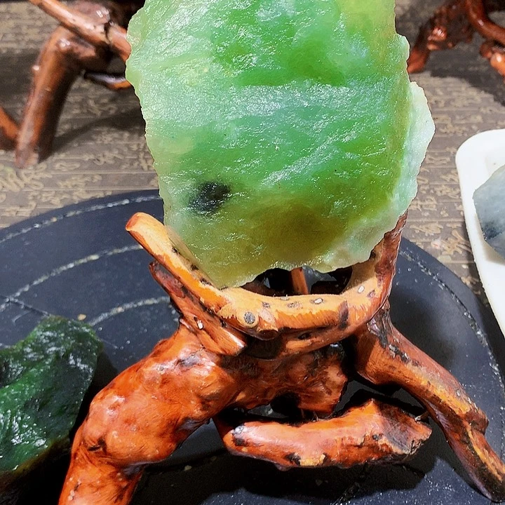 未镶嵌蛇纹石玉珠宝奇石