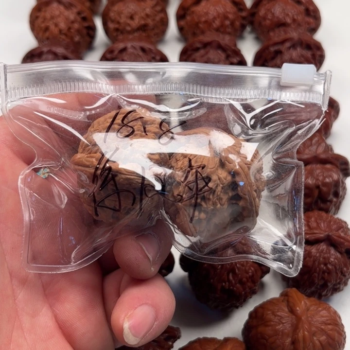 桃核把件徐*年文玩核桃白狮子