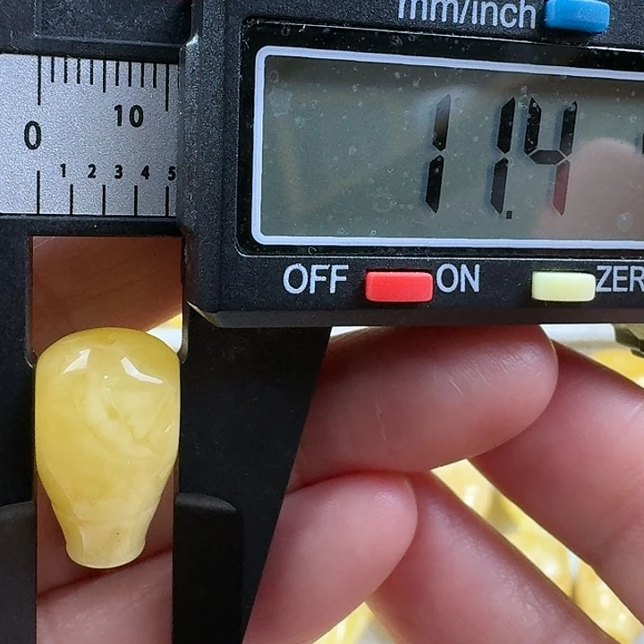 蜜蜡未镶嵌裸石19杂