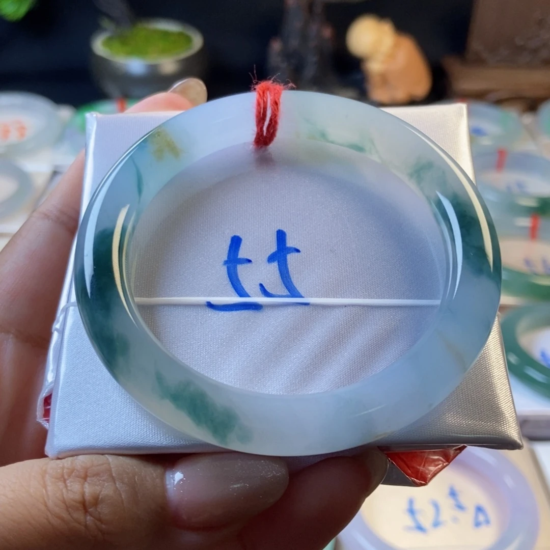 翡翠未镶嵌手镯51冰胶飘花圆条