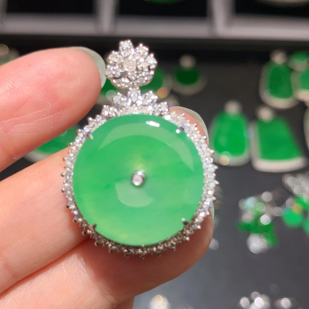 翡翠颈饰18K金镶嵌翡翠