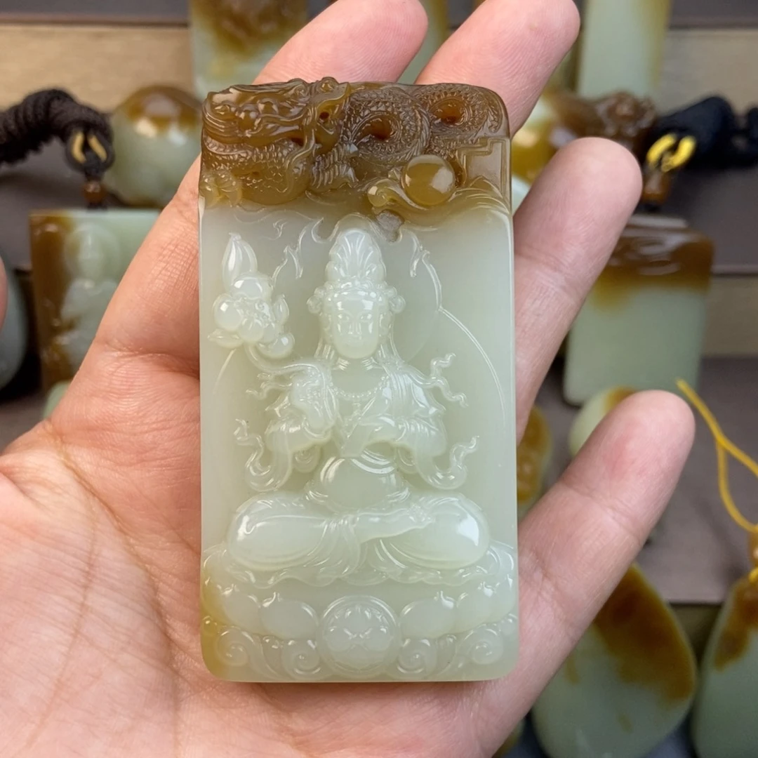 颈饰未镶嵌和田玉（糖玉）