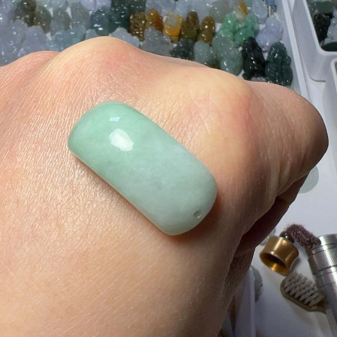 翡翠未镶嵌颈饰两头孔绿手牌一个38块