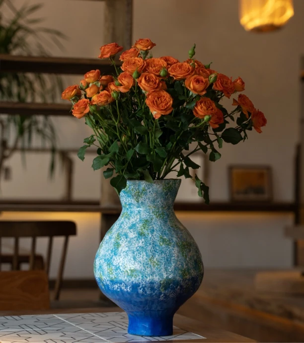 景德镇手绘艺术花器（口14高32肚25）