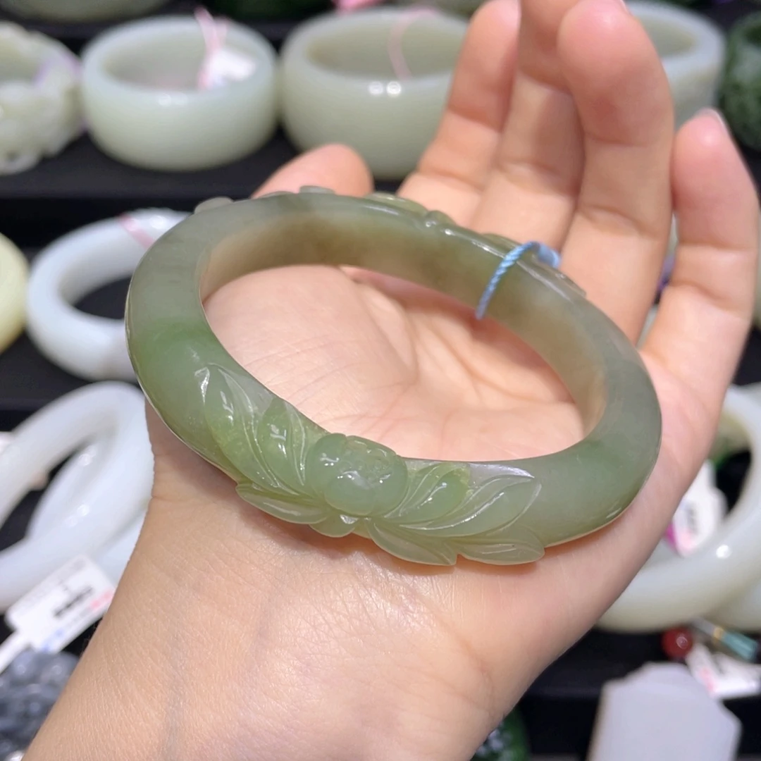 和田玉手镯未镶嵌18
