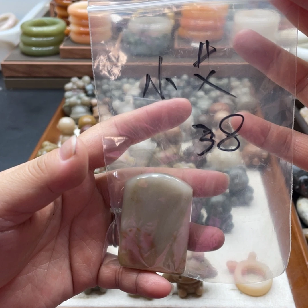 小***艾未镶嵌手镯石英质玉