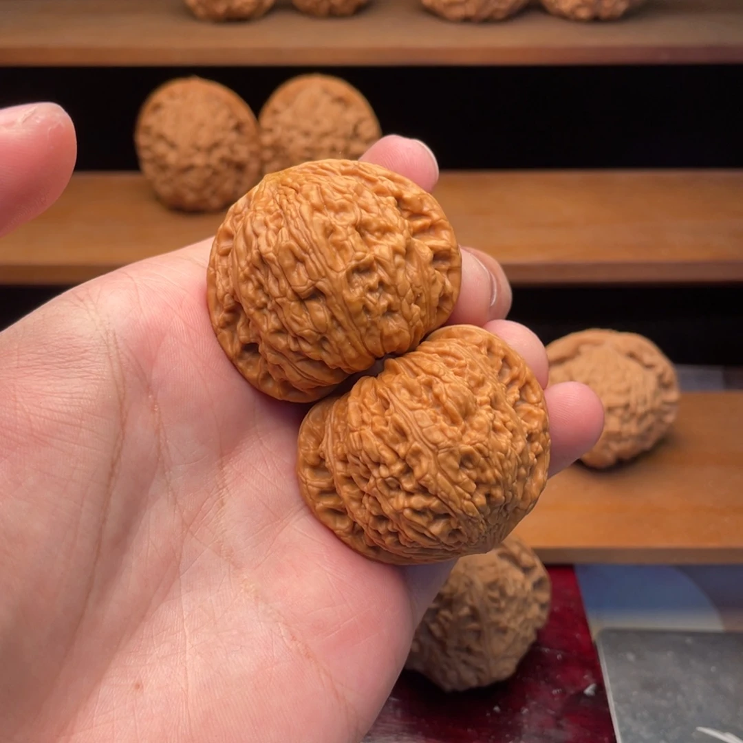 文玩核桃把件44毕业圆润肉球泥鳅背