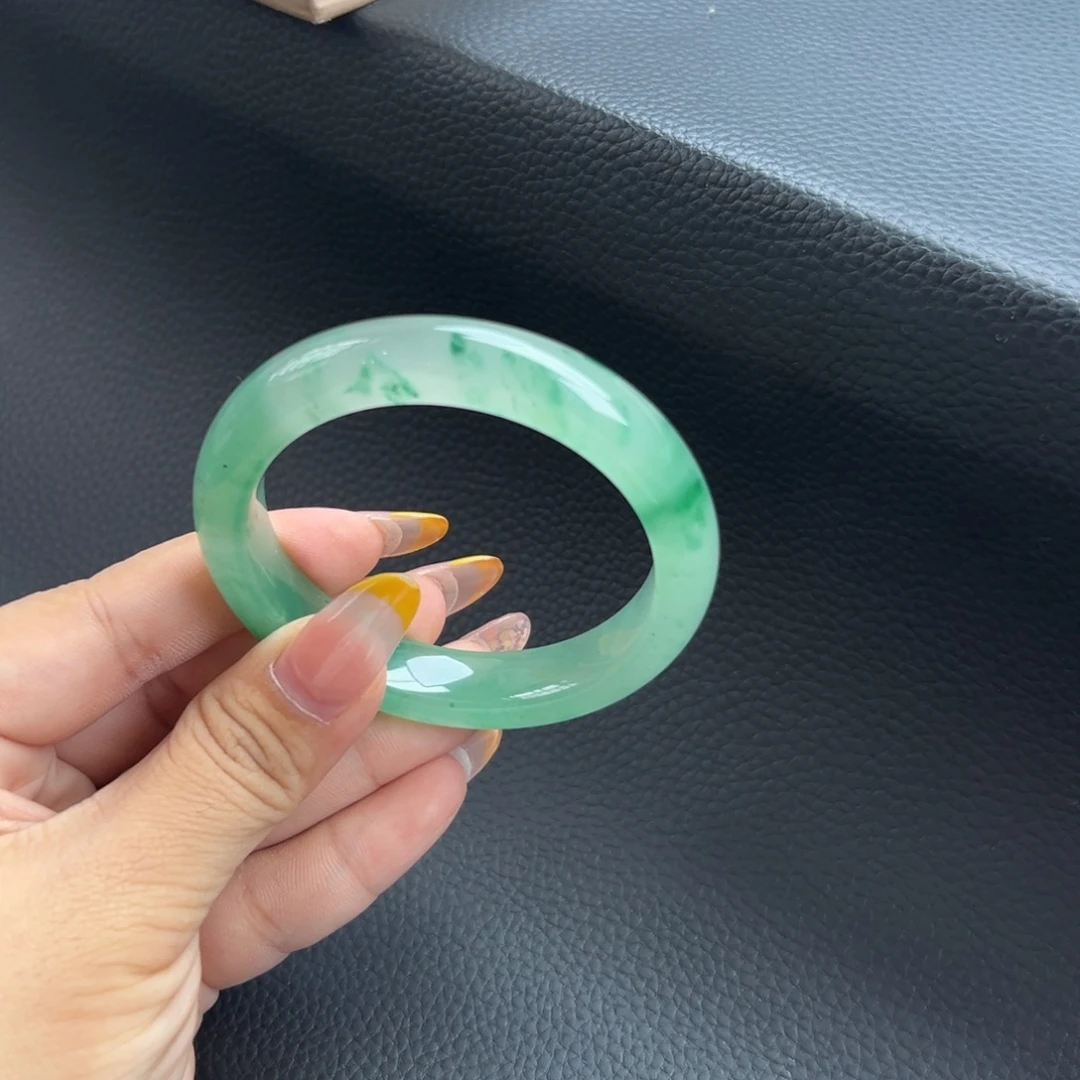 小***。未镶嵌手镯石英质玉53