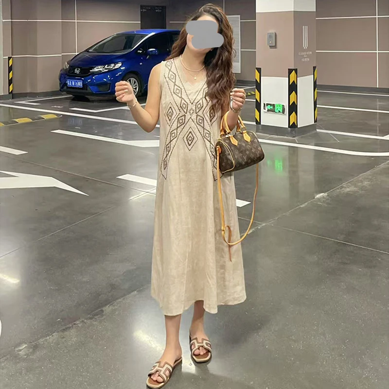 老钱风穿搭法式V领刺绣无袖背心连衣裙女夏海边度假风气质长裙子