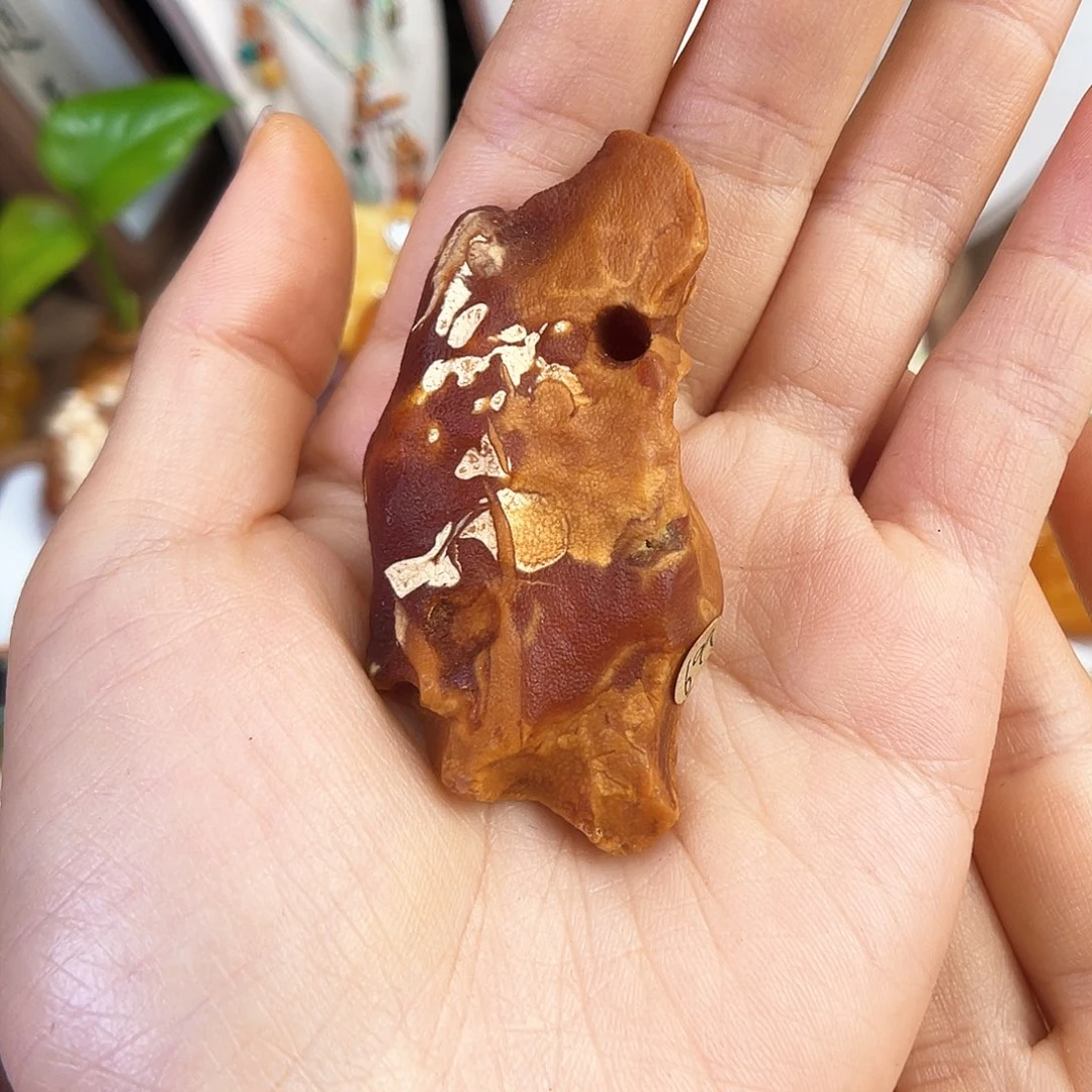 未镶嵌琥珀珠宝奇石白***床，