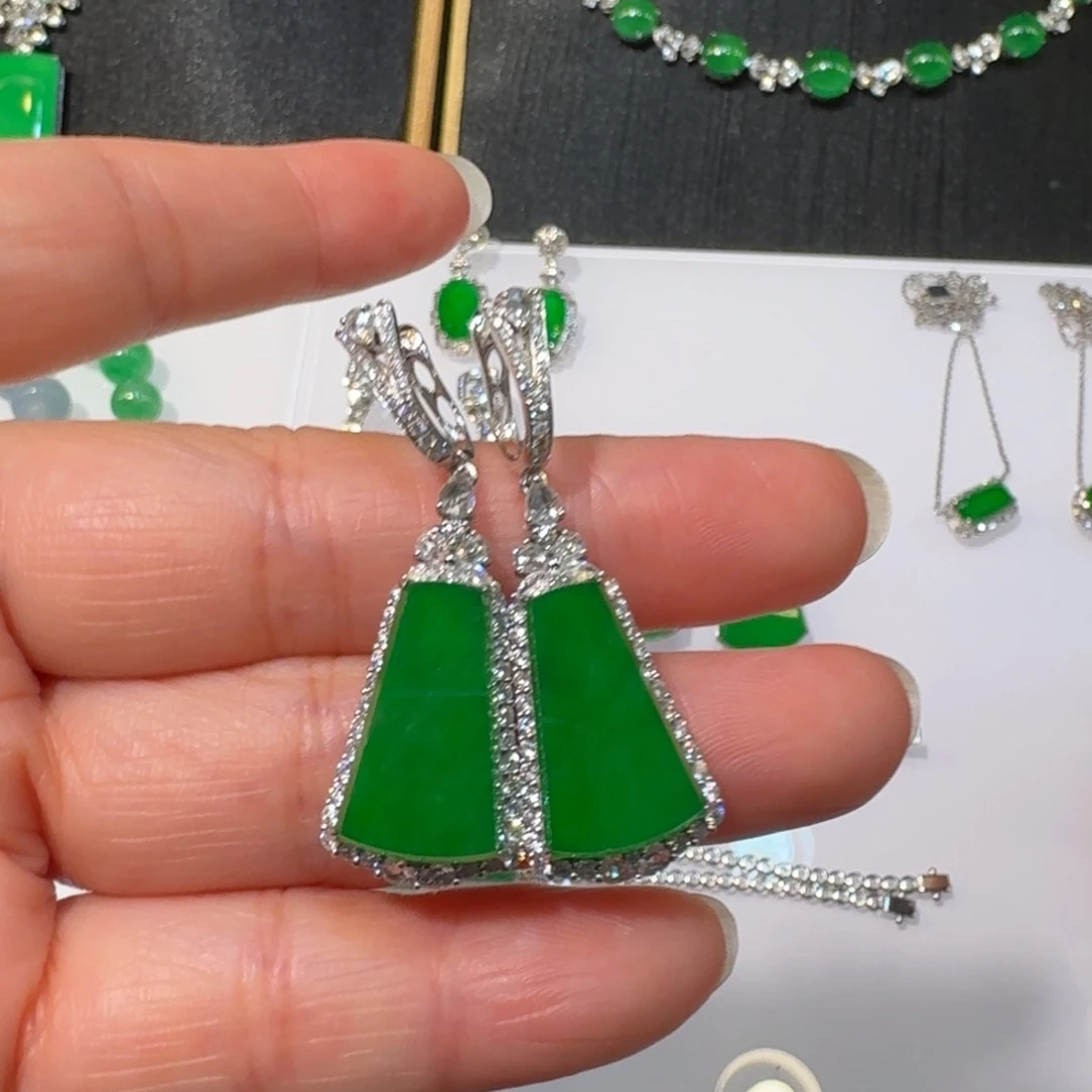 人***想翡翠18K金镶嵌耳饰