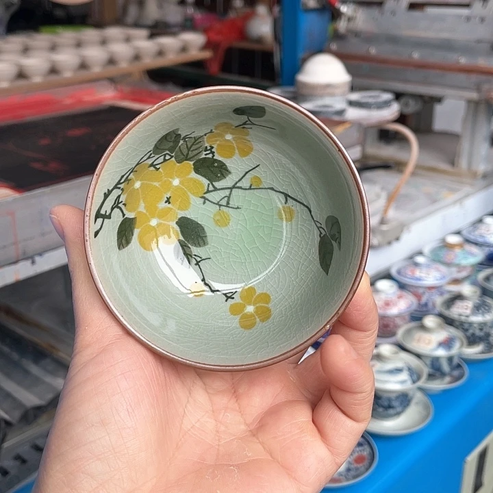 青花釉下彩杯子哈