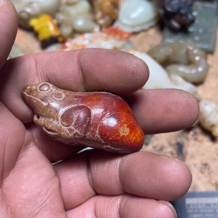 洪***斯和田玉（糖玉）未镶嵌颈饰