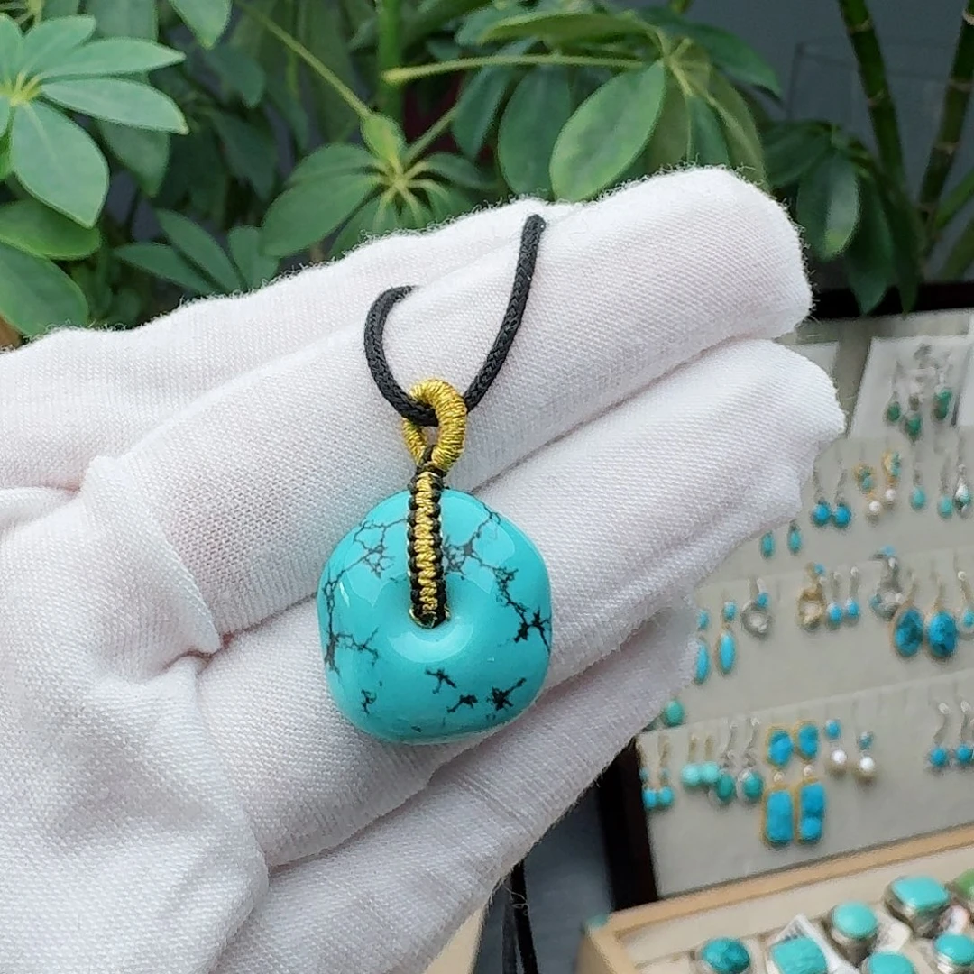 绿松石未镶嵌颈饰