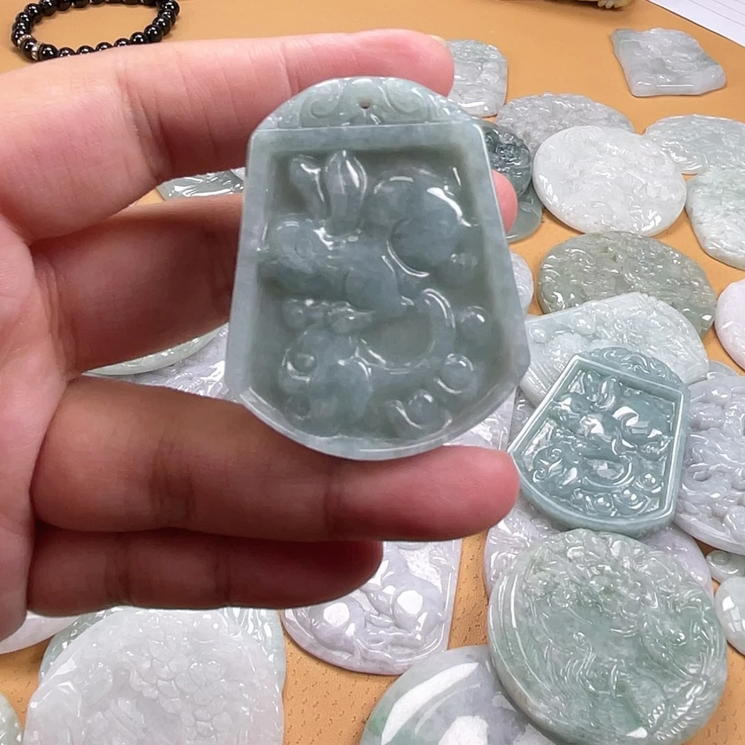 翡翠未镶嵌颈饰翡翠