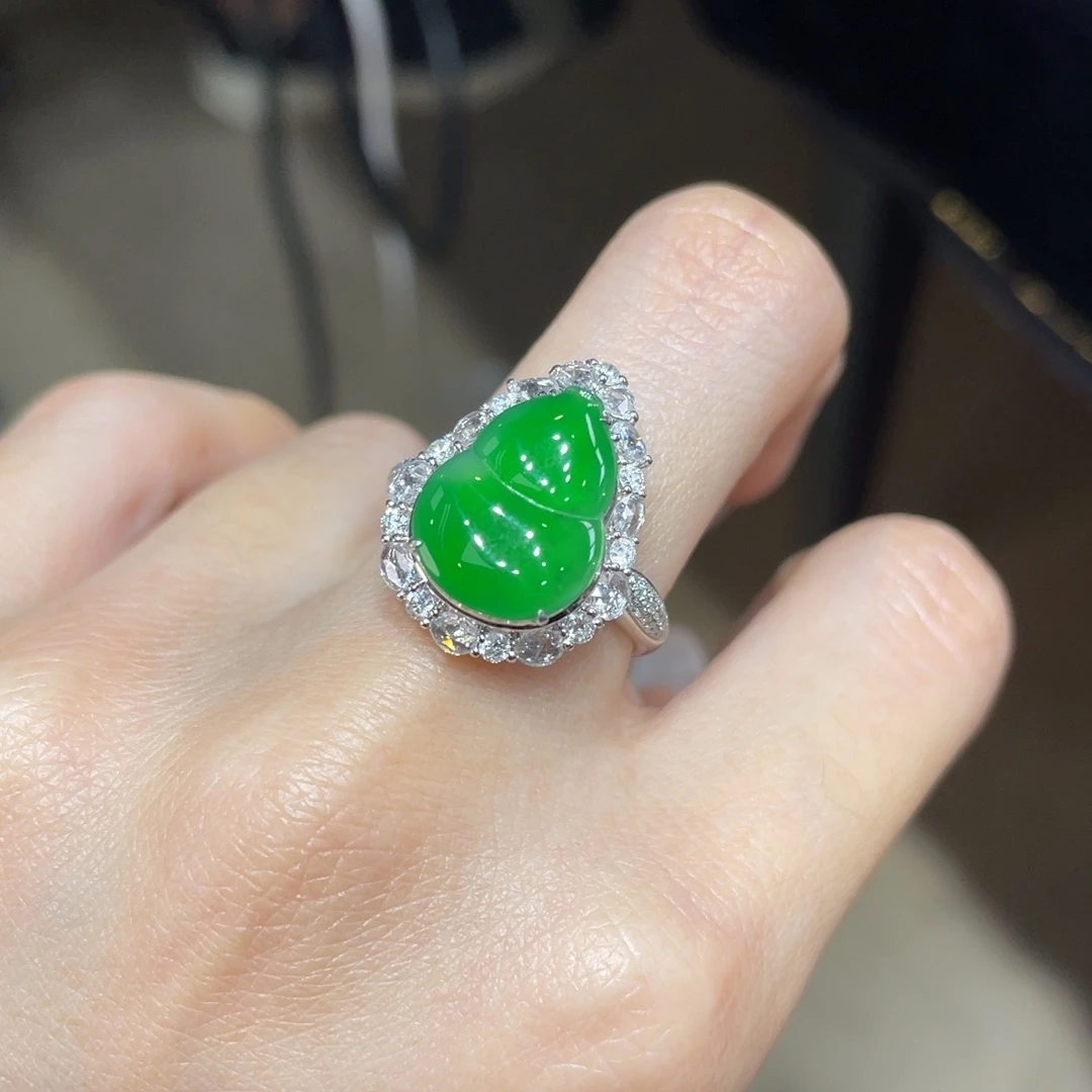 翡翠颈饰18K金镶嵌天然缅甸翡翠a货