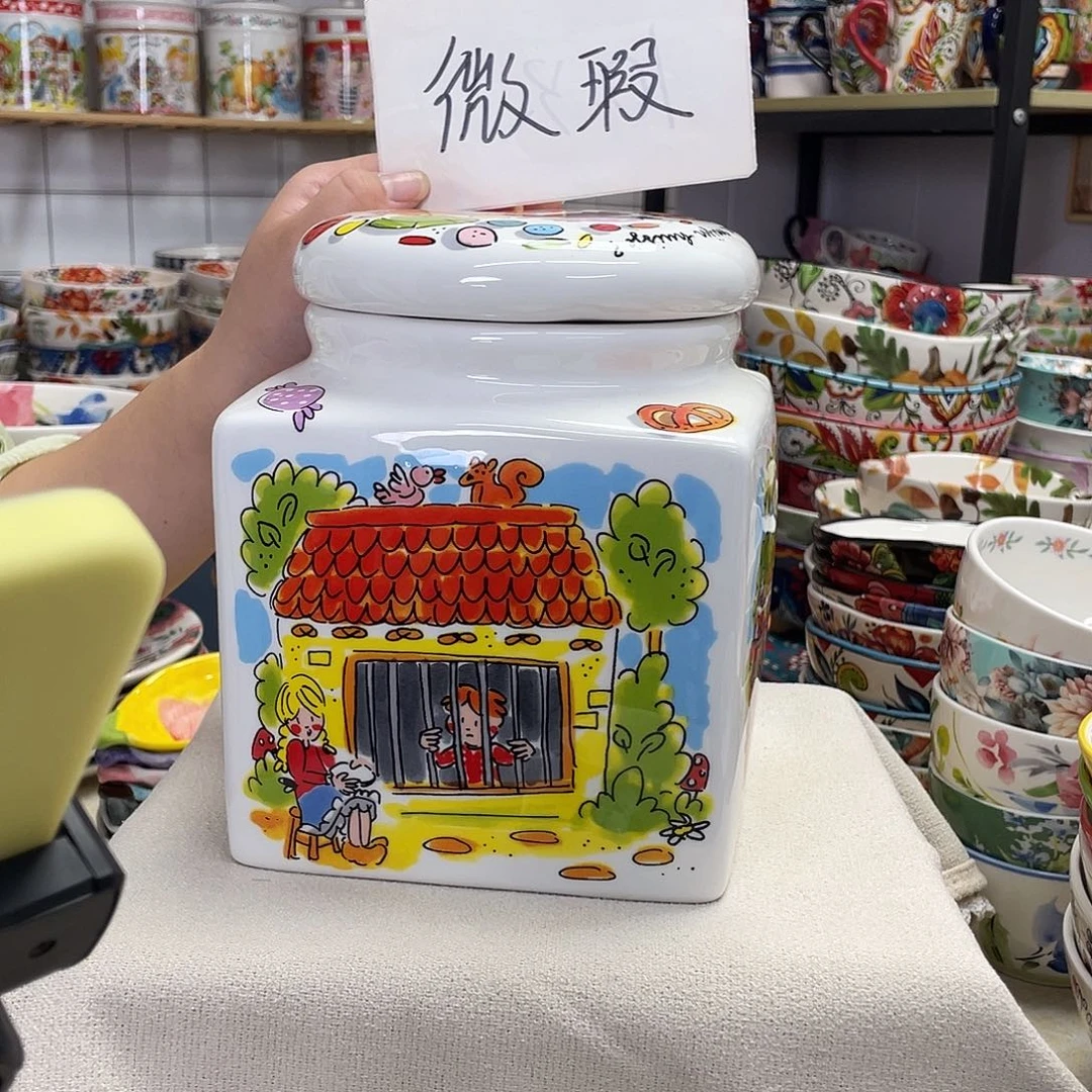 微瑕小号方罐一个