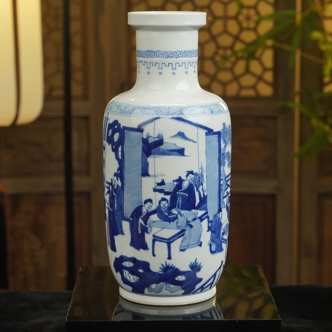 人物棒槌瓶（高28.2cm）