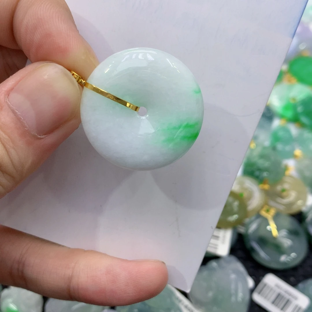 翡翠18K金镶嵌颈饰翡翠