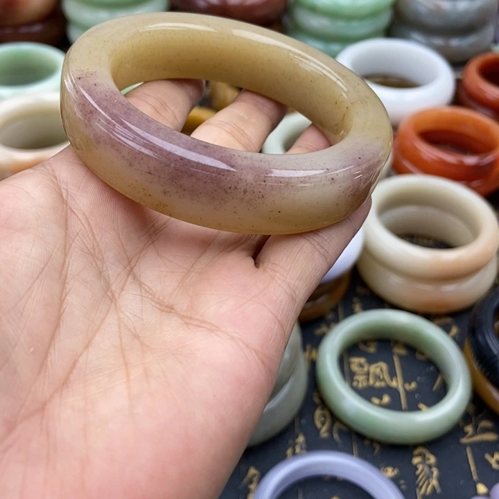 未镶嵌手镯石英岩玉