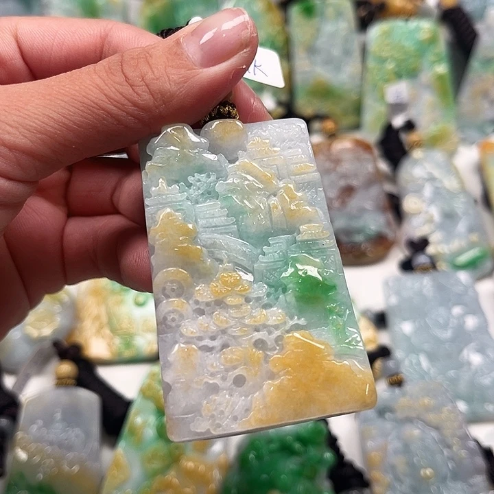 钢***哥翡翠未镶嵌颈饰挂件