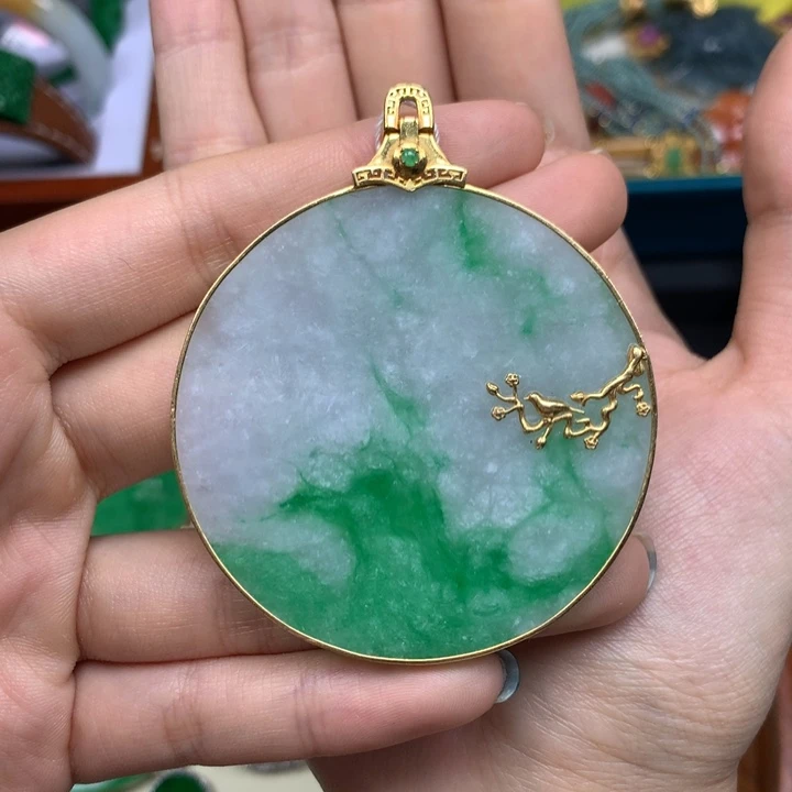 翡翠18K金镶嵌颈饰翡翠