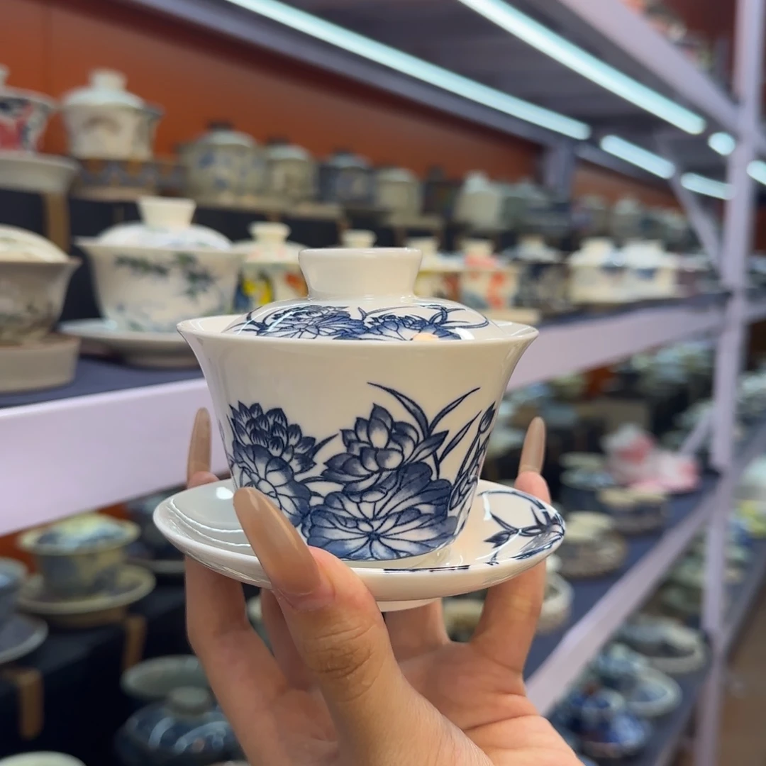 我在外面吃饭呢你在哪