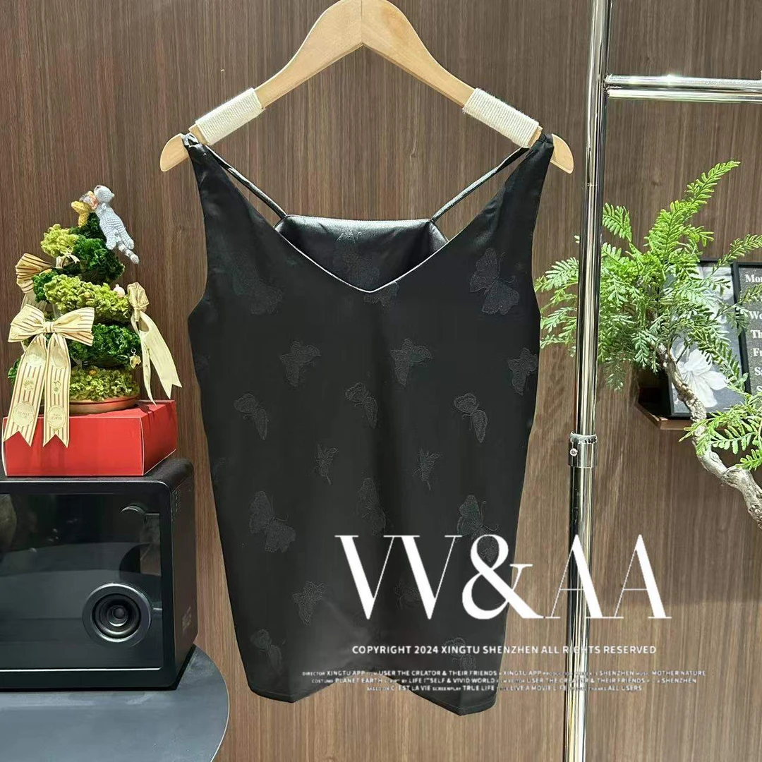 VV&AA 新款气质百搭纯色蝴蝶提花吊带 ZC4104