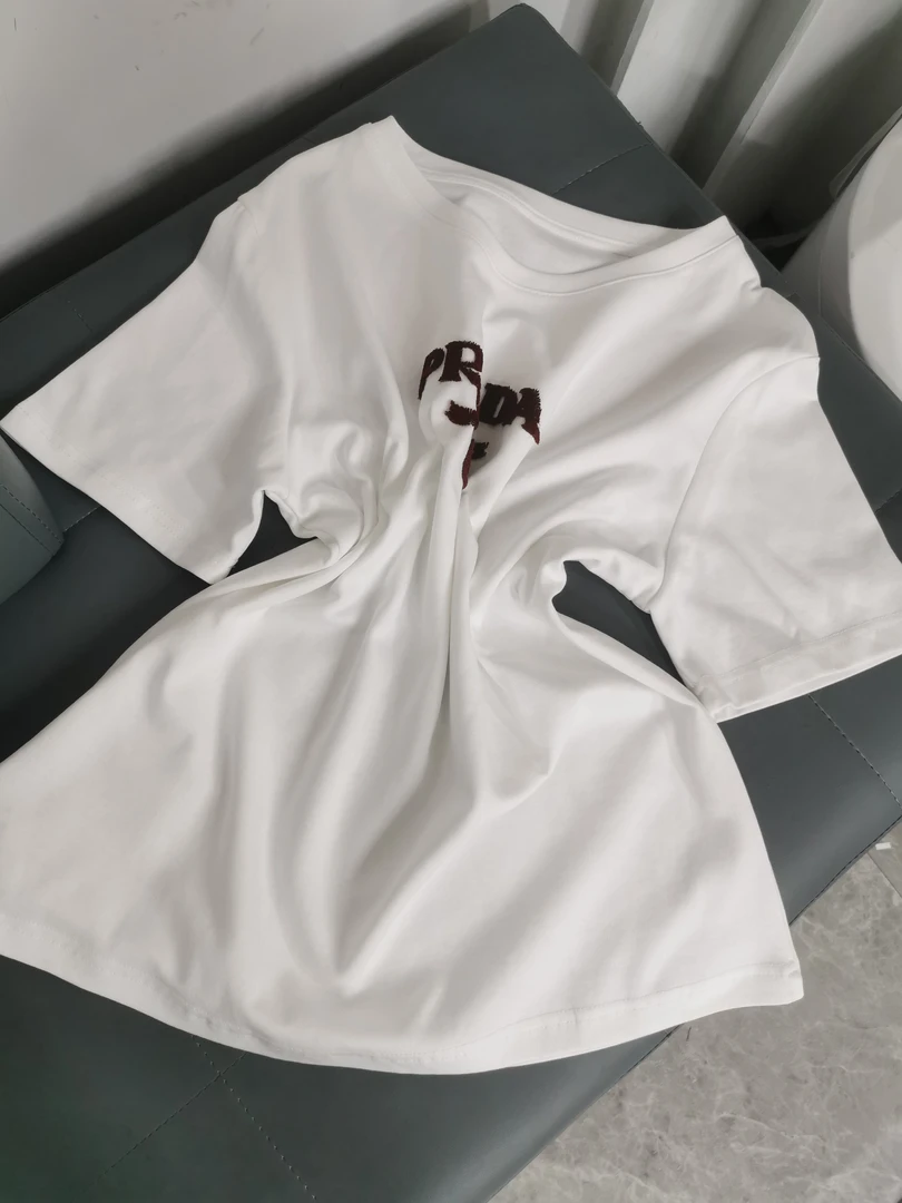 897圆领简约短款半袖