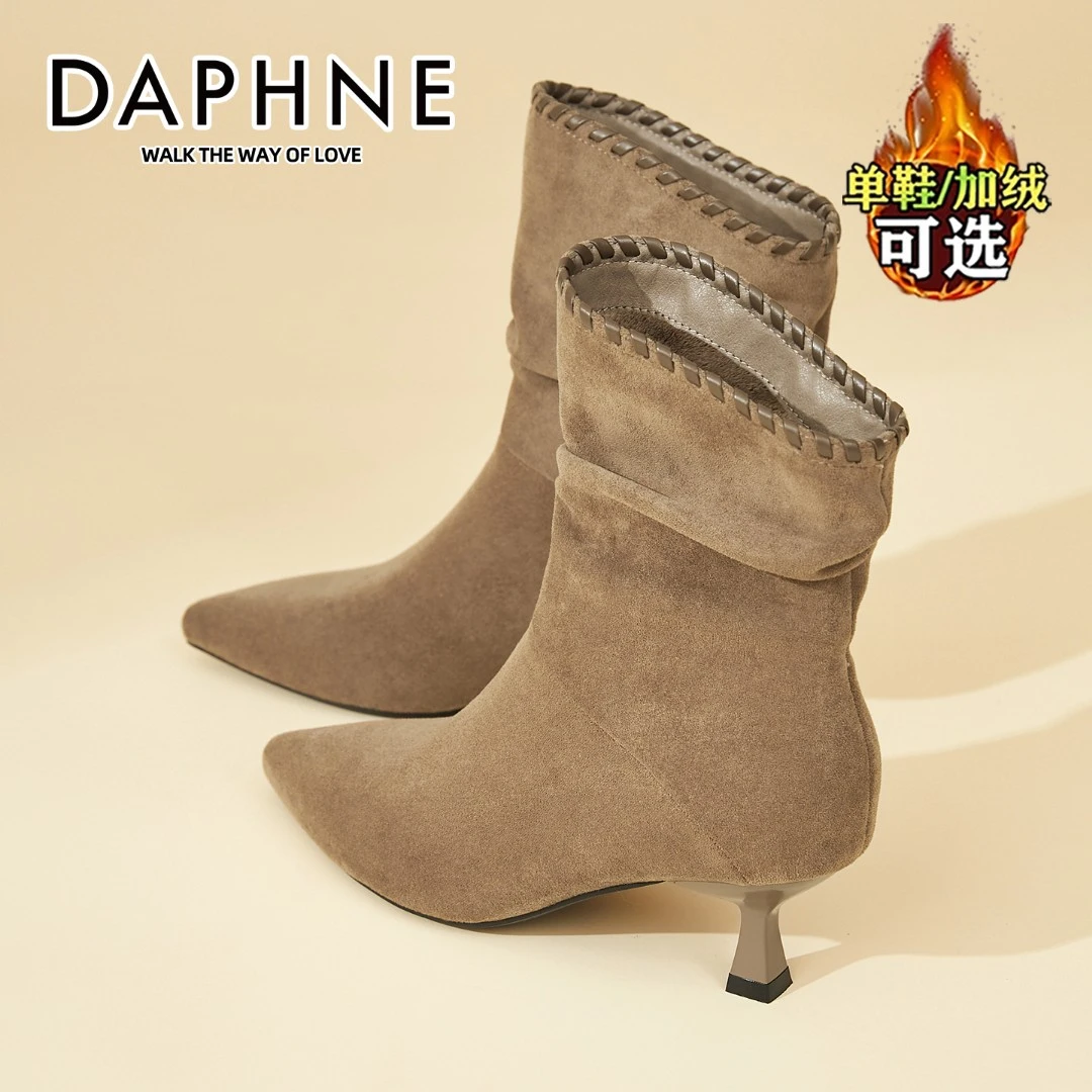 达芙妮加绒切尔西靴女2025冬季新款尖头细跟烟筒靴保暖绒面堆堆靴