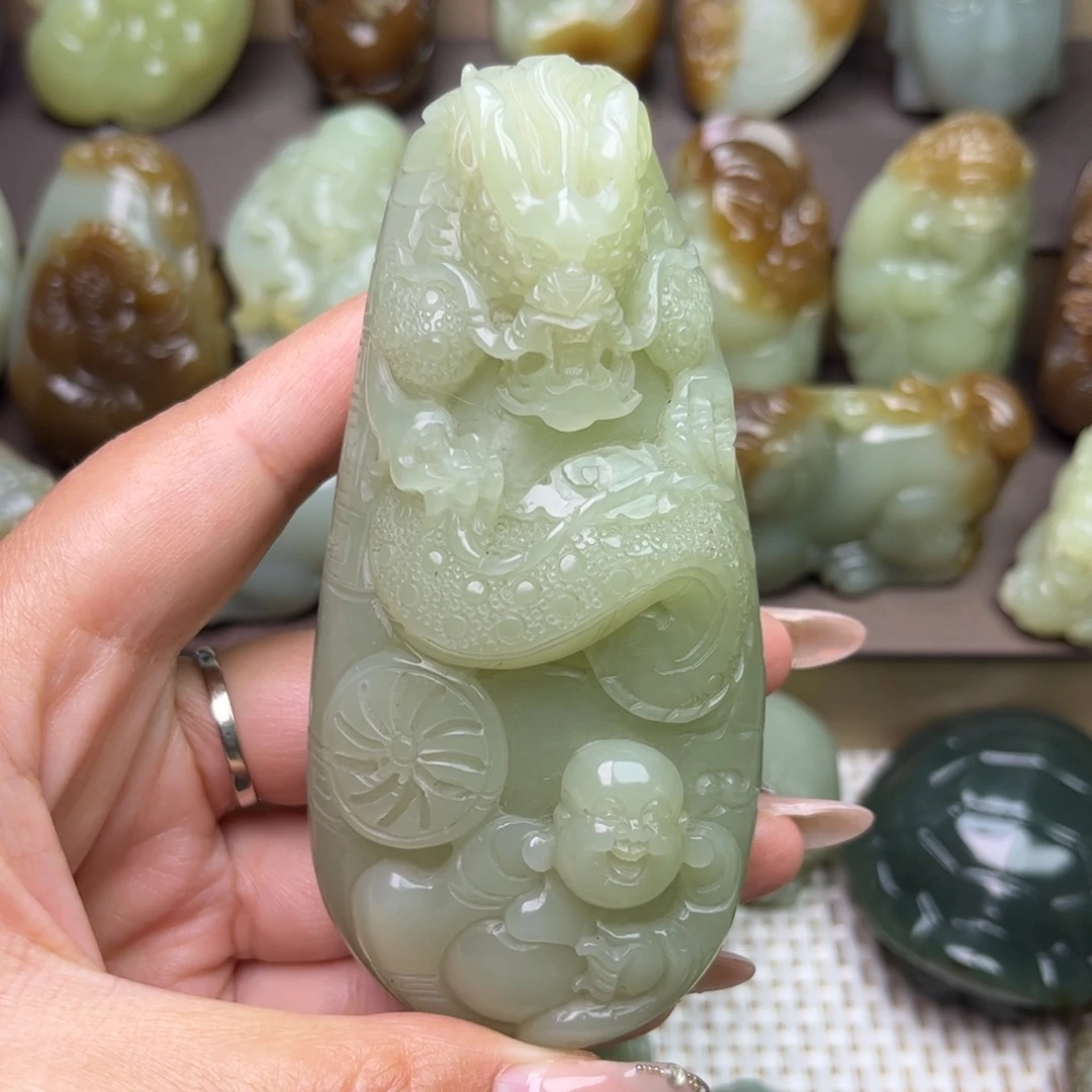 和田玉未镶嵌把件