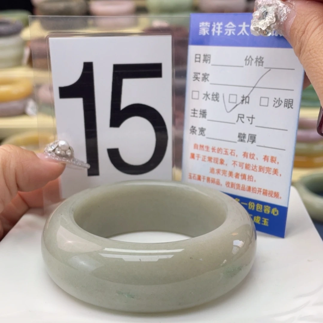 【闪购商品】石英质玉手镯未镶嵌