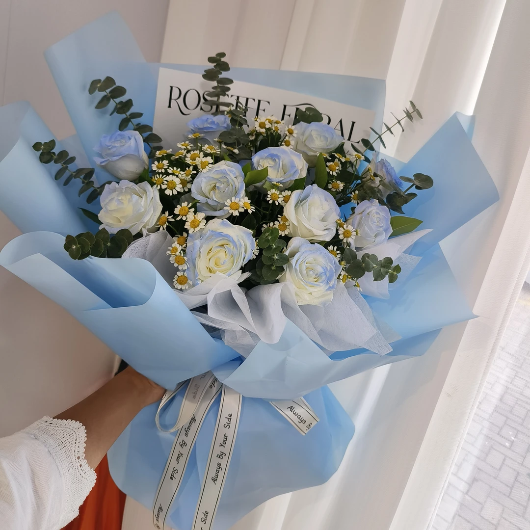 11枝碎冰蓝玫瑰花束